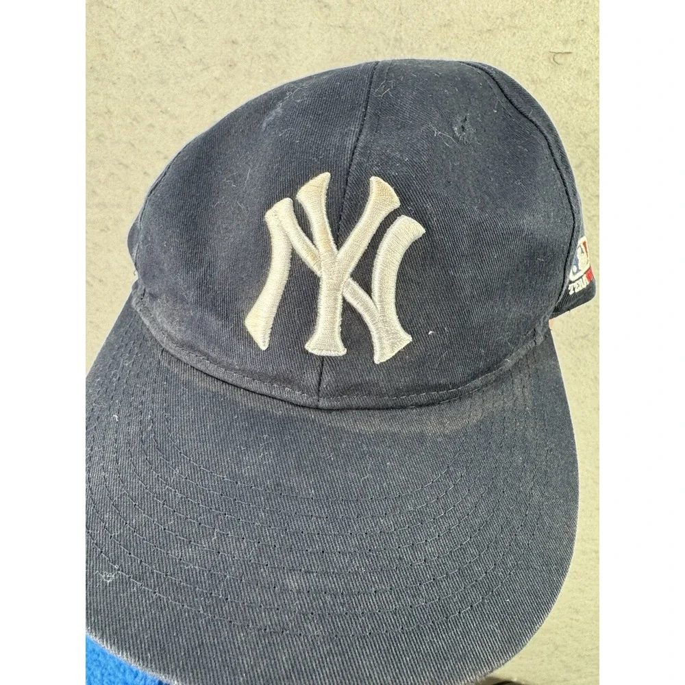 New Era New York Yankees Baseball Hat Youth OSFM Blue Strapback MLB Sportswear